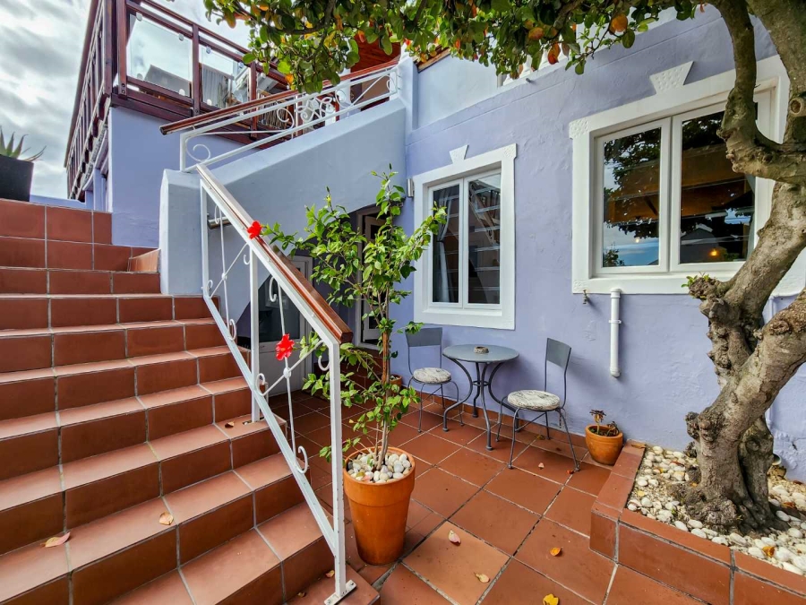 2 Bedroom Property for Sale in Sea Point Western Cape